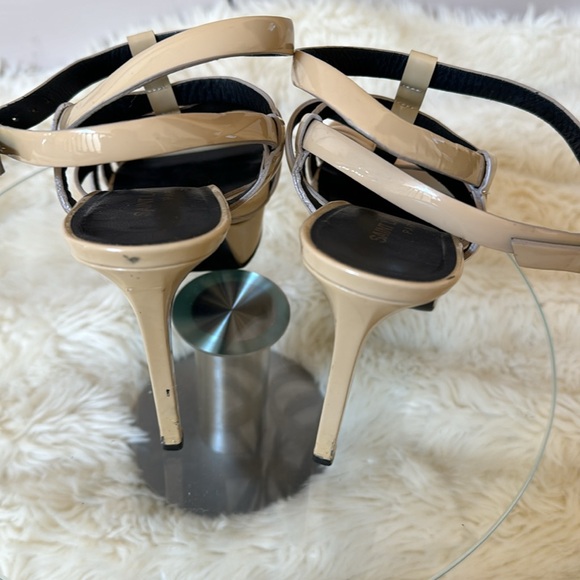 Saint Laurent Paris Bianca
Beige Patent Leather Sandals - Picture 3 of 12